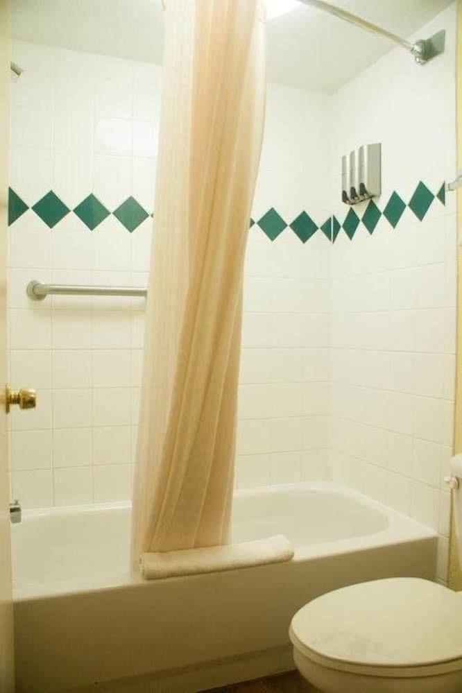 Polynesian Motel Saint Cloud